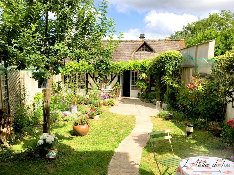 L'Atelier De Tess Bed and Breakfast Le Bec-Hellouin Eksteriør billede